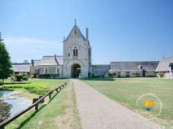 Cour Interieure Tour Porche