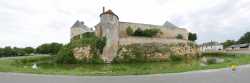 Chateau Entoure De Douves