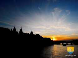 Conciergerie Paris Nuit Pont Neuf