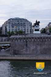 Statue Henri IV La Samaritaine Paris Pont Neuf