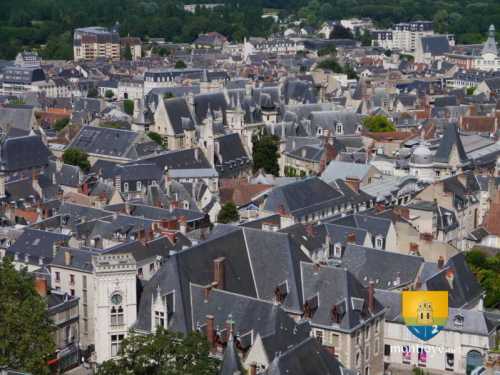 Ville de Bourges, vu de la cathédrale de Bourges, au fond le Palais Jacques Coeur