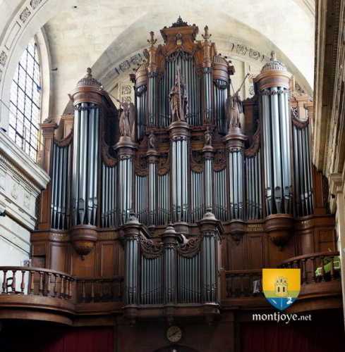 le magnifique orgue construit par Suret entre 1852 et 1853.
