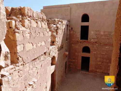 Qasr Kharana, cour intérieure, avec le rez de chausée et le premier étage, Jordanie, قصر خرّانة 	Zarqa Governorate, Jordan,