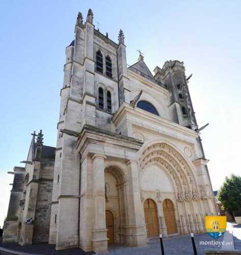 Eglise Montereau Fault Yonne, Notre Dame et Saint-Loup, portail restauré.