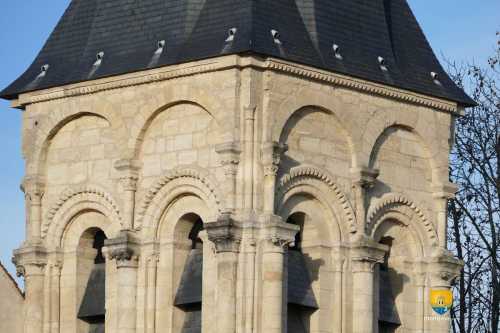 Clocher du XIIe siècle, église Notre-Dame de Chatou
