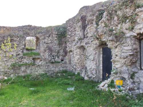 Ruines du château de Beaumont sur Oise, donjon.