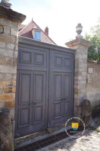 Porte de la maison de Saint Vincent de Paul à JOigny
