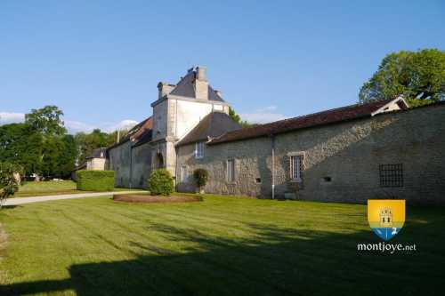 Château de Trémilly, tour porte