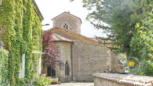 Église Saint-Rémy de Domrémy-la-Pucelle, l&#039;entrée est inversée, c&#039;est à la place du choeur actuelle que les croyants y entraient.