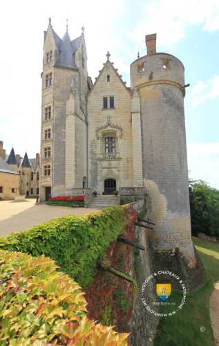 logis et tour de défense du  Château de Montreuil-Bellay