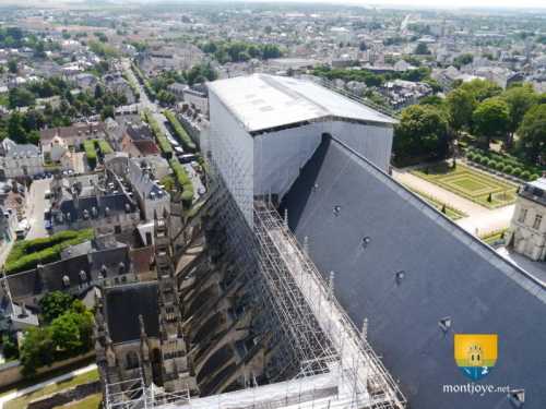2013, restauration du toit de la Cathédrale de Bourges.