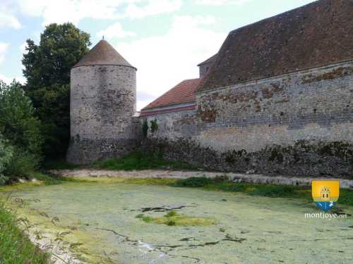 Château d&#039;Esmans, tour d&#039;angle