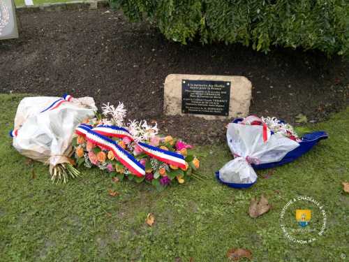 à la mémoire des Harkis morts pour la France, place inaugurée par Michel Champion maire de Gournay sur Marne et  par le Colonel Claude Thiebaut et Kerbadou président de l&#039;union des Harkis.