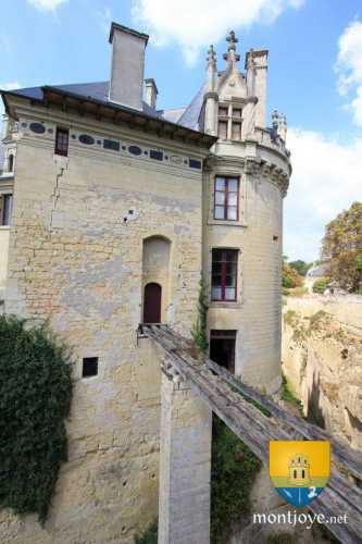 Château de Brézé, pont-levis &quot;personnel&quot; avec pile .