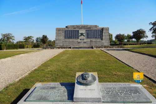 Monuments aux morts des chars d&#039;assaut, Berry au Bac