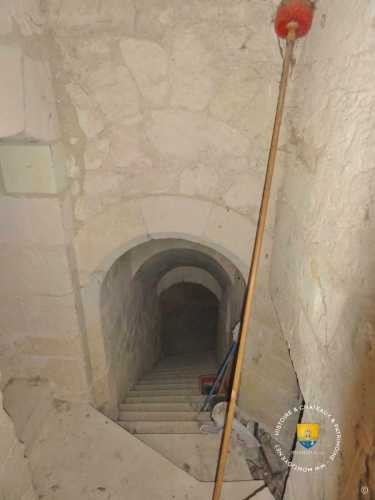 accès cellier du donjon
