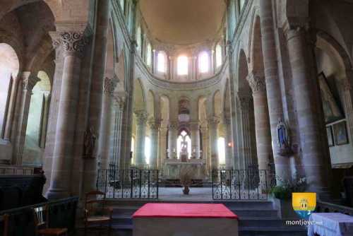Choeur de l&#039;église de Saint-Menoux