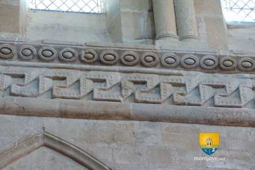 Frise romane, Art Roman, église
