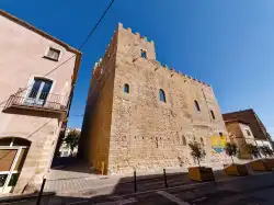 Palais La Bisbal Facade Ville