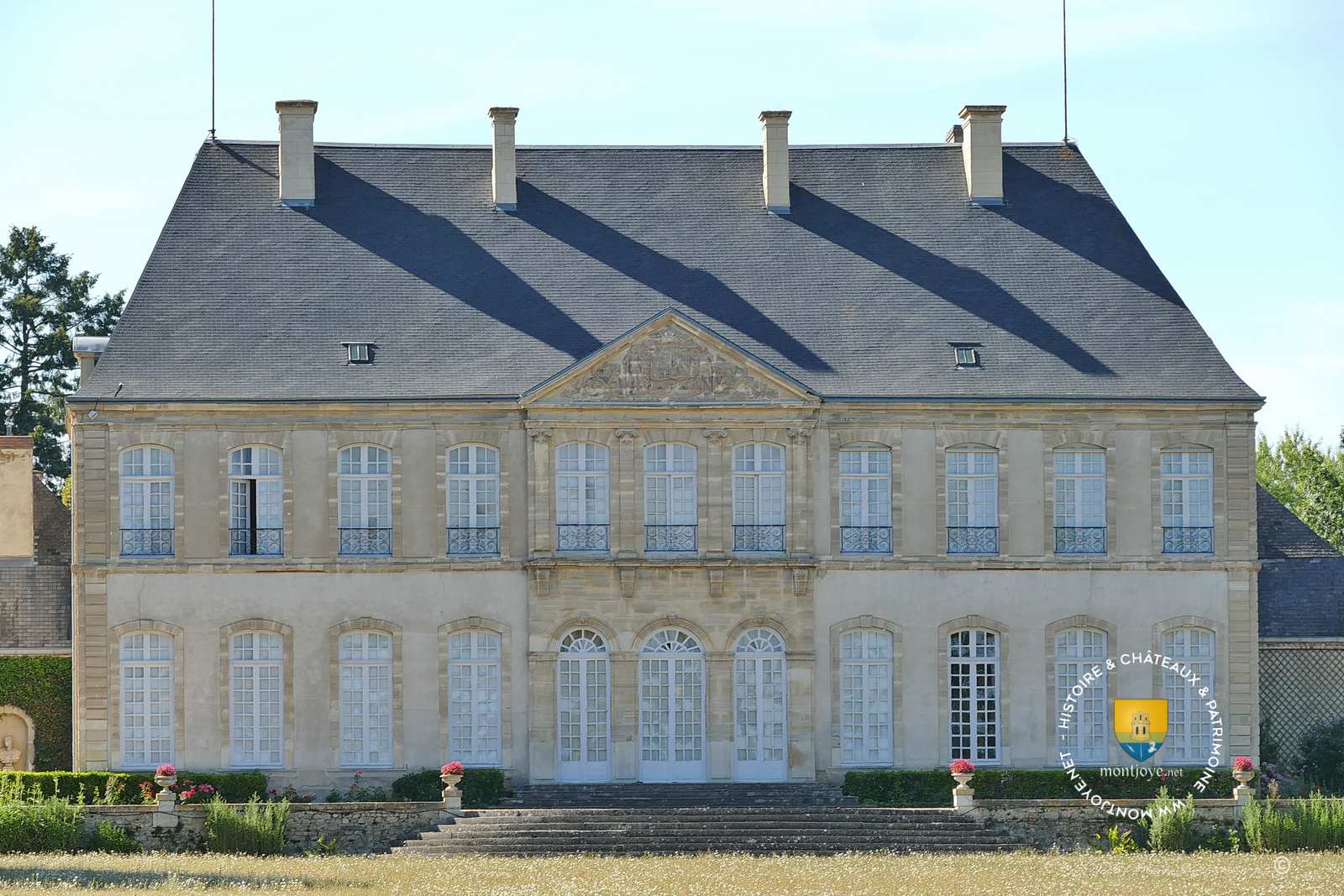 Château de Douzon, façade jardin
