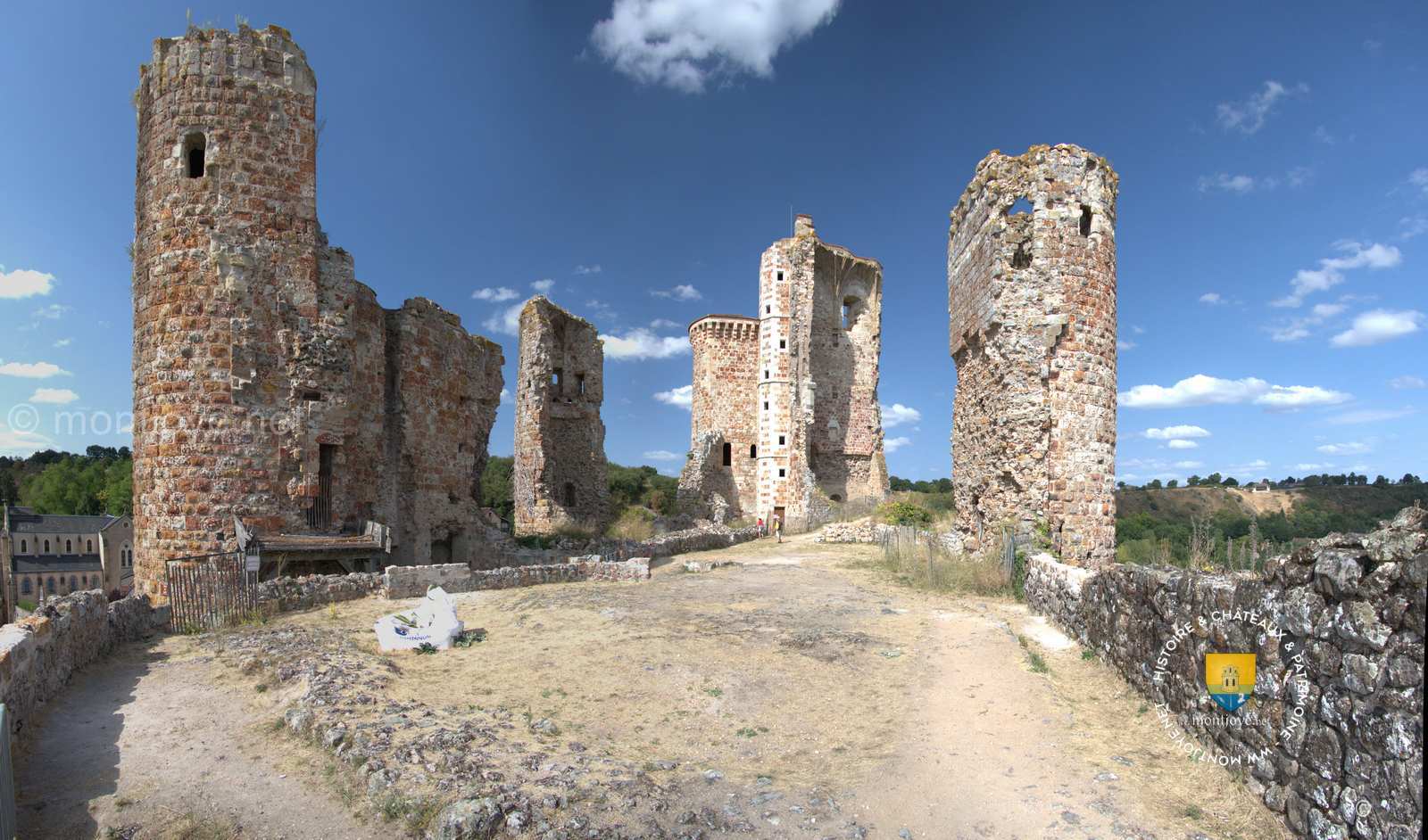 Haute Cour d'un château médiéval du XIIIe
