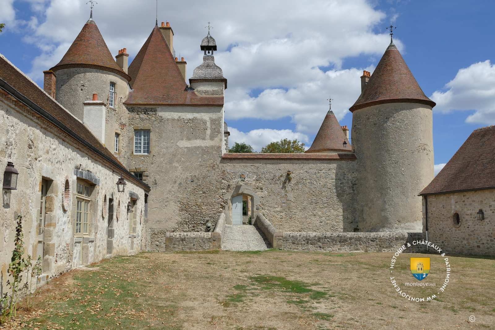 château des aix, allier, village de Meillard
