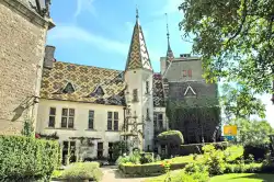 Cour Interieure Rochepot Puits  Cour Interieure Rochepot Puits