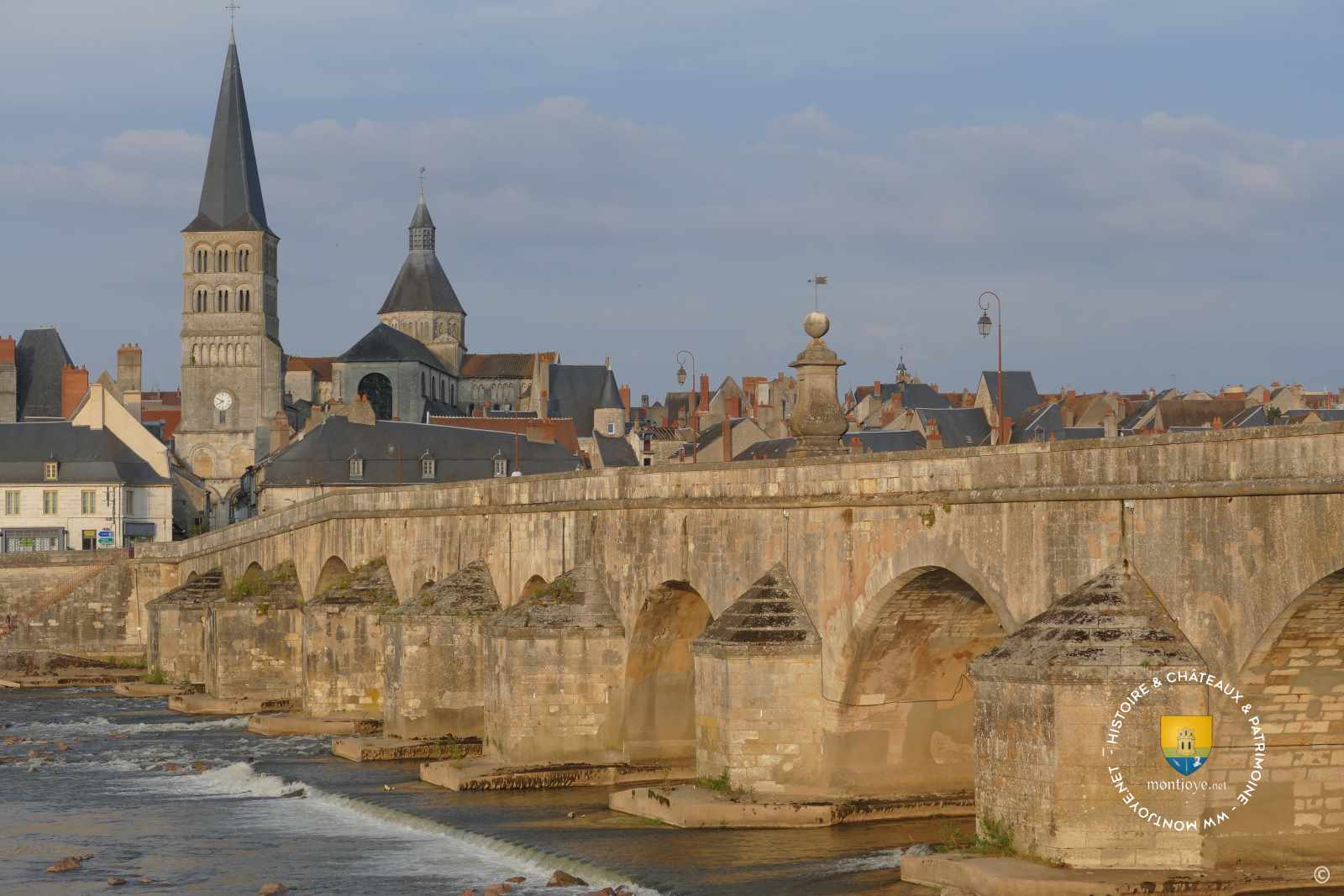 prieure Notre Dame de La Charite sur Loire Pont
