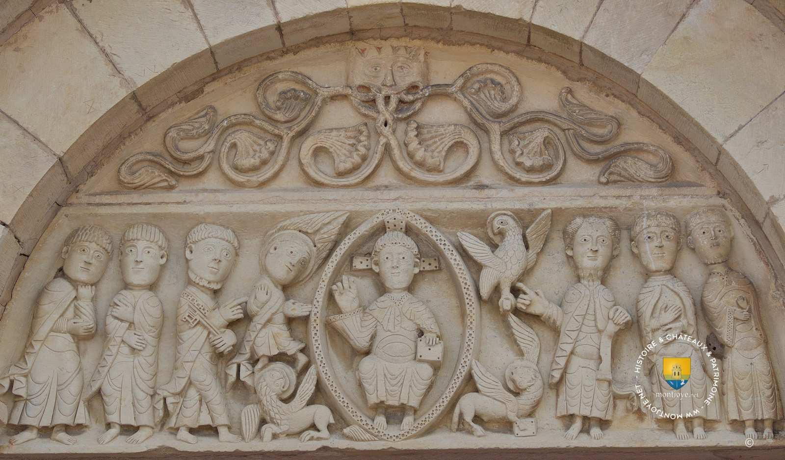 Tympan christ en majesté, Art Roman, Bourgogne France Comté