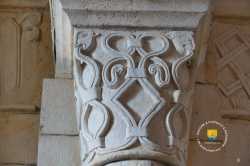 Chapiteau Roman Monstres
