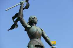 Jeanne Darc Bronze Place Saint Pierre Le Moutier