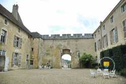 Cour Interieure Chateau De Rully