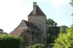 Grand Cour Maison Forte Mornay 