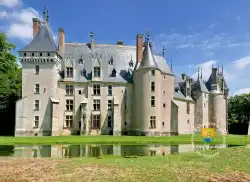 Chateau De Meillant Facade Medievale 
