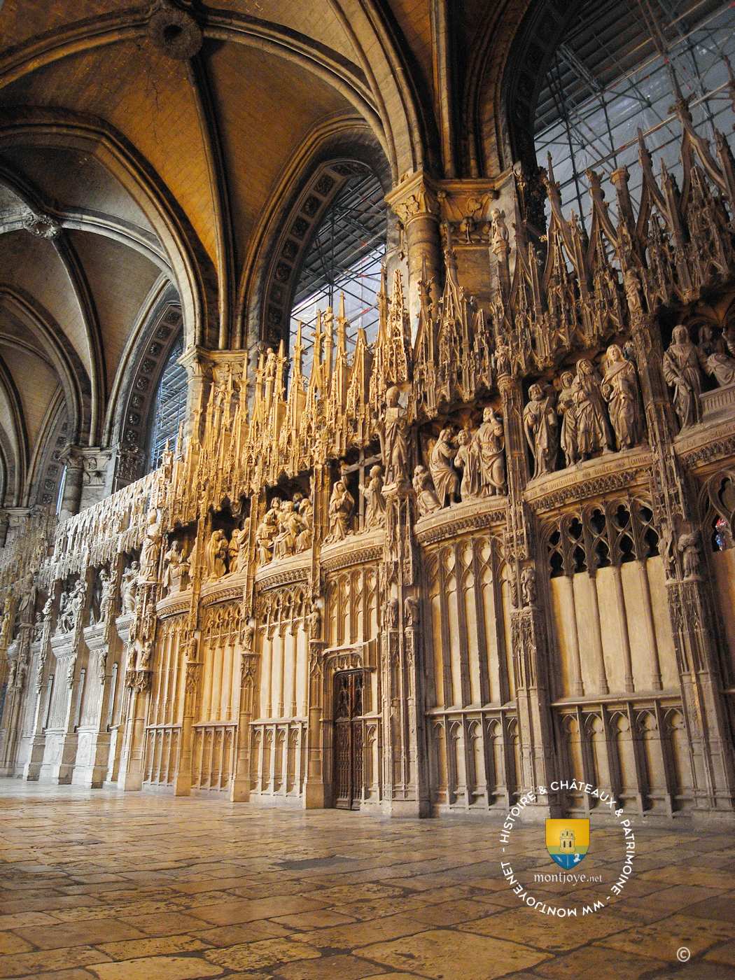 Tour du choeur de la cathédrale de Chartres