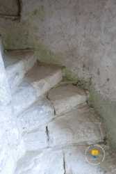 Escalier d'origine menant à l'étage supérieur Escalier Du Donjon