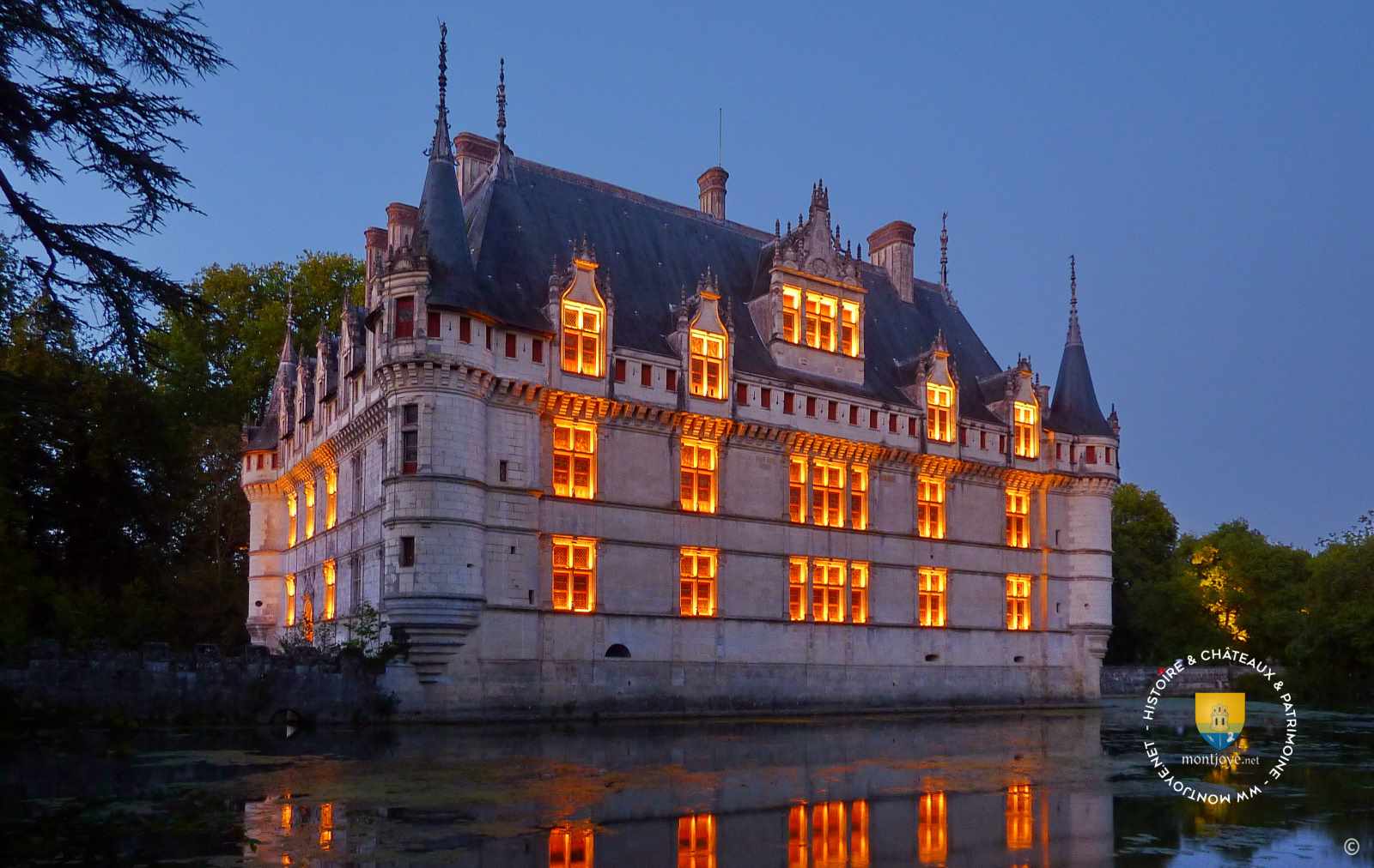 chateau azay le rideau by night