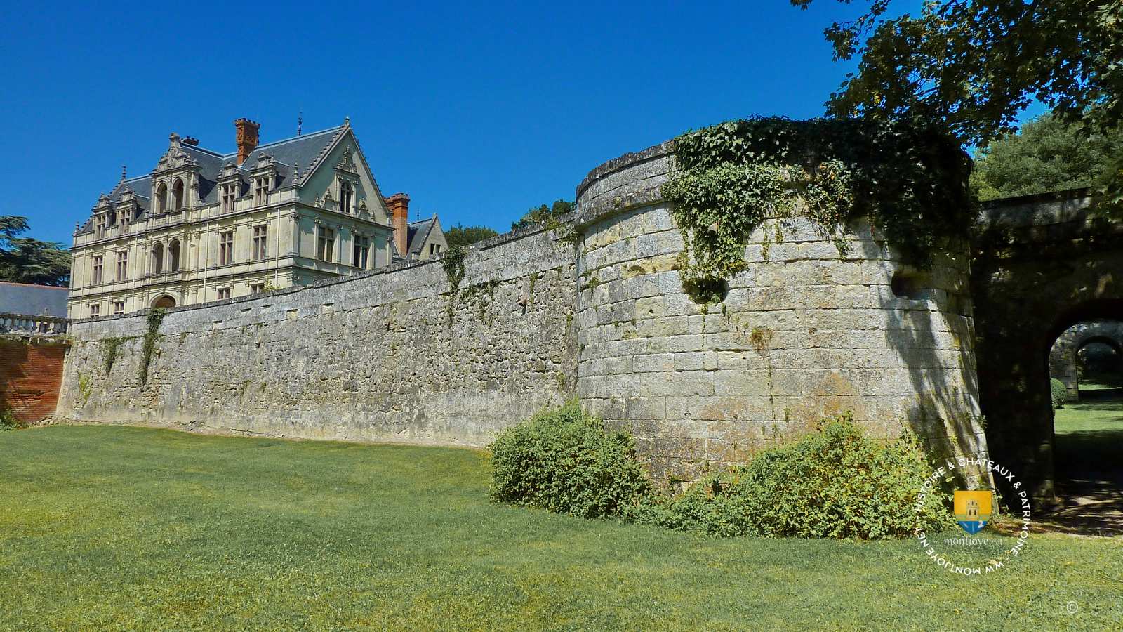enceinte medievale bourdaisiere tour angle