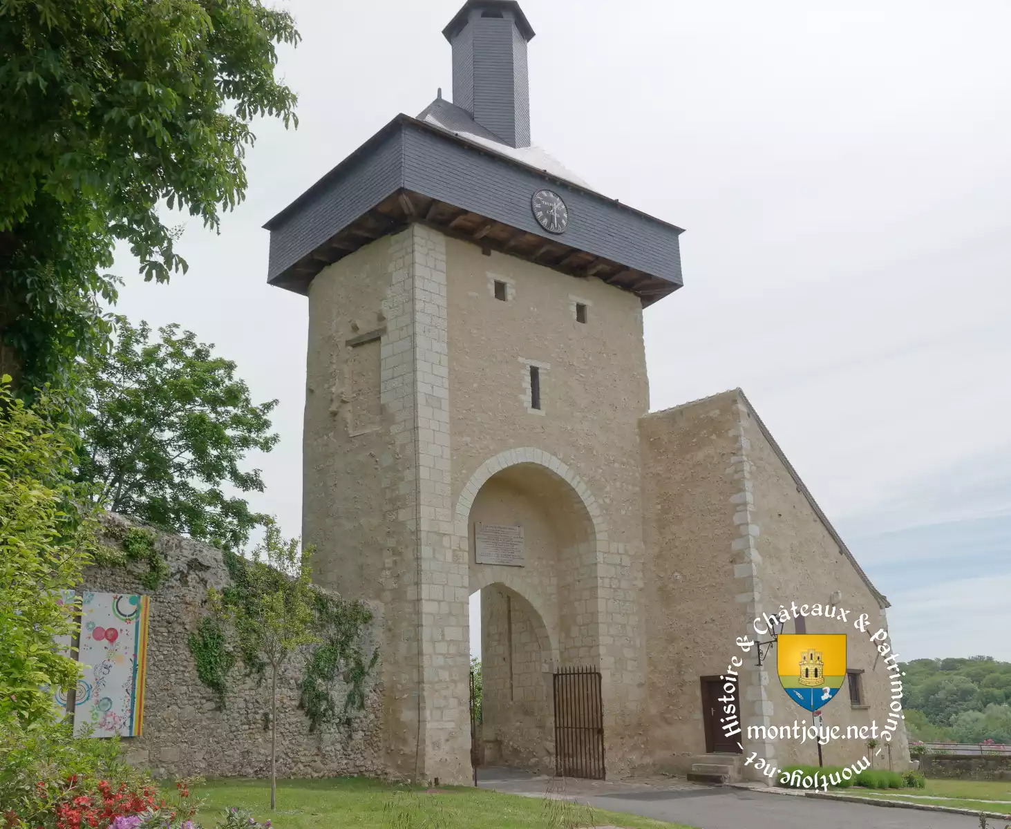 tour de horloge chateau medieval