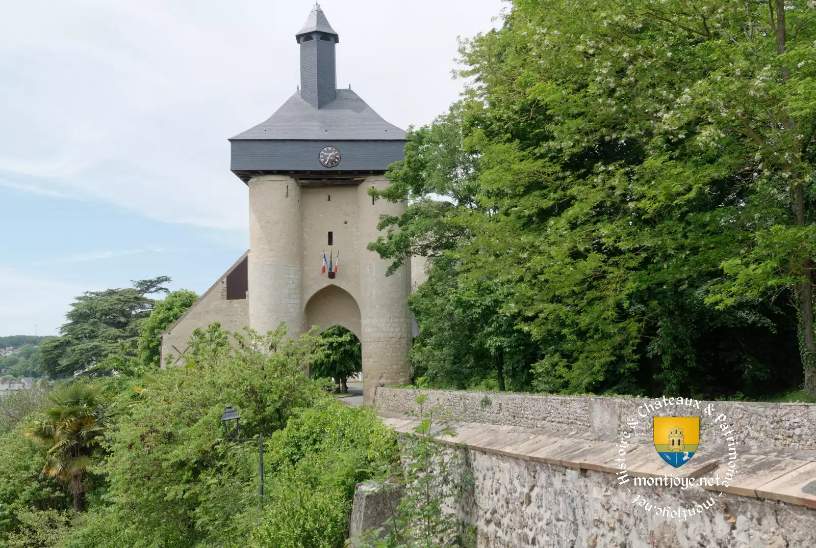 tour de horloge chateau renault medieval