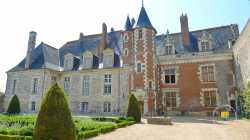 Visite Chateau De Luynes Cour Logis