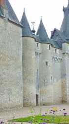 Entree château fougières sur bièvre Chatelet Entree Fougeres Sur Bievre
