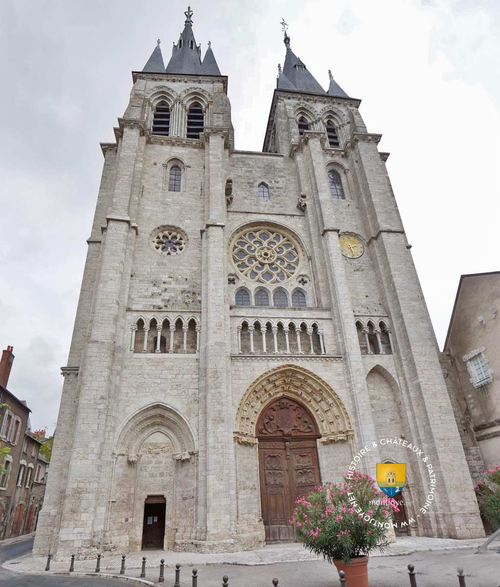 L'église Saint-Nicolas de Blois remonte au XIIe siècle.