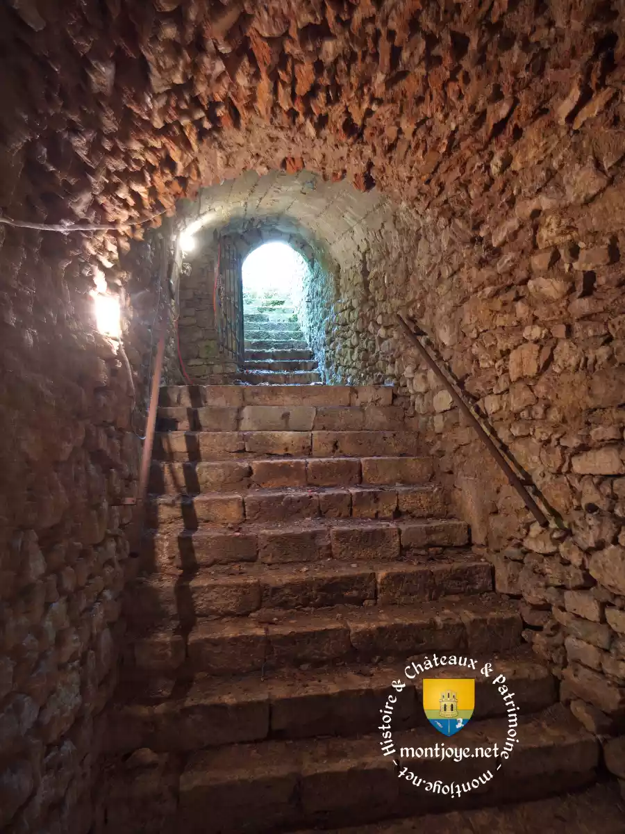 escalier cellier souterrains