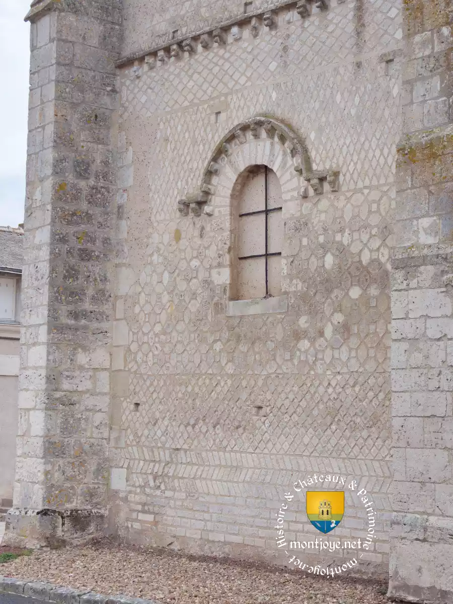 facade decoree eglise romane modillons