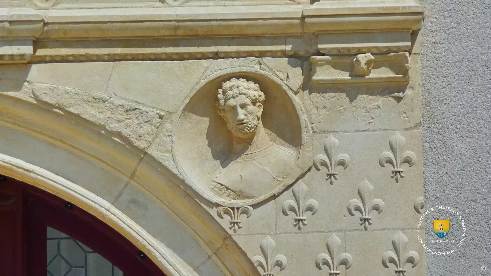 relief Ecoincon droite travée buste dhomm médaillon hotel de ville