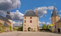 Cour Interieure Chamerolles Chateau Medieval 
