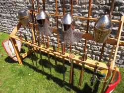 Armes Moyen Age Heaume Hache Epee