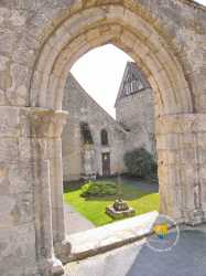 Porche Entree Eglise Saint Goult