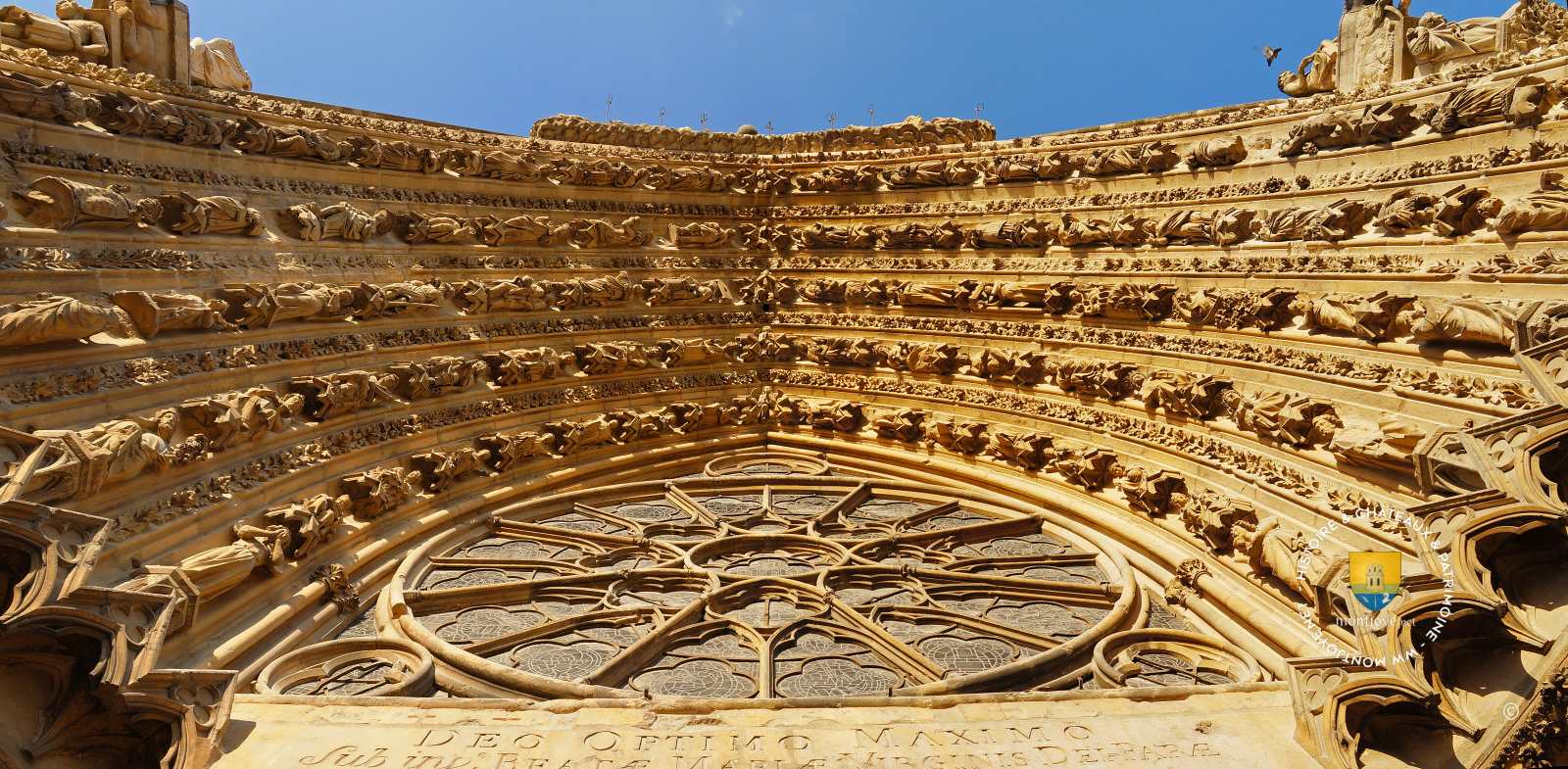 Portail de la cathédrale de Reims entièrement restauré en 2011 ( début des travaux en 2007 )